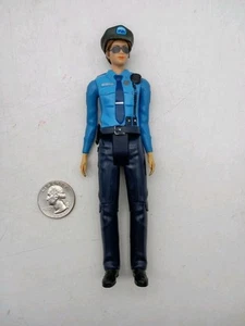 Beverly Hill Puppensammlung weibliche Polizistin Puppenstube Figur 60220 - Bild 1 von 3