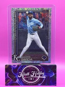 2025 Topps Series 1 - Maikel Garcia #135 Holofoil - Picture 1 of 2