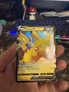 Pikachu V - SWSH061 Black Star Promo Pokemon - - Bild 1 von 5