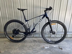 Giant Fathom 29er hardtail mountain bike size L, good condition limited usage - Picture 1 of 2