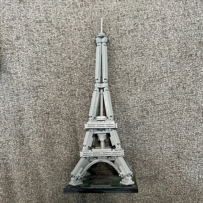 LEGO ARCHITECTURE: The Eiffel Tower (21019) - Image 1 of 3