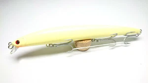 Bass Lure AD143 143 mm 19g 0,6 m Tauchen LEUCHTENDES Ufer Minnow Slim VMC Haken - Bild 1 von 10