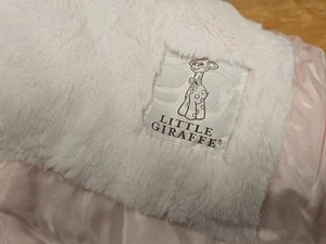 Kleine Giraffe Luxe Rosa Babydecke Satinborte 30x35" - Bild 1 von 5