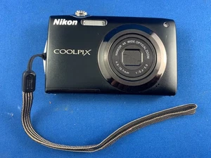 Nikon COOLPIX S3000 12.0MP 4x Optical Zoom Works Black Digital Camera - Picture 1 of 21