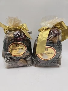 2 Packs Aromatique Christmas Greetings Potpourri 11 OZ Each - Picture 1 of 10