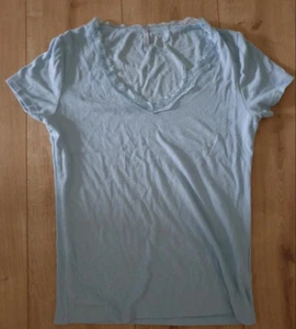 Neues hellblaues Shirt von Hailys M  L 40 Viskose mit Spitzenrand ripp - Bild 1 von 3