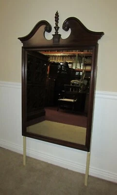 ESPEJO TOCADOR DE CORTE GEORGIANO ETHAN ALLEN CON SOPORTES, 35" X 52", 11-5220 Foto 1 de 4