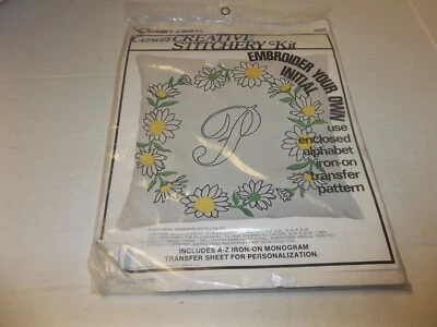 Kit de costura creativa Vogart Crafts Crewel 1987 vintage borda tu inicial Foto 1 de 2
