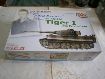 CYBERHOBBY DX07 6416 TIGER I LATE VERSION ALFRED KURZMAUL DRAGON NUOVO - Immagine 1 di 4