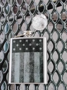 USA Blacked Out Flag 7 oz Stainless Steel Pocket Screw Cap Liquor flask - Picture 1 of 5