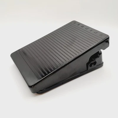 OEM Bernina Type 213 foot pedal regulator for 800 802 810 817, NO CORD, UNTESTED - Image 1 of 4