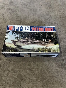 AMT PT-109 John F. Kennedy Patrol Boat Plastik Modellbausatz, Maßstab 1:64 BRANDNEU - Bild 1 von 3