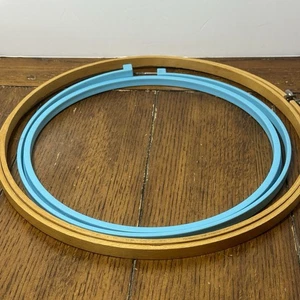 Lot of 4 Wooden And Plastic Knitting Embroidery Hoops - Picture 1 of 3