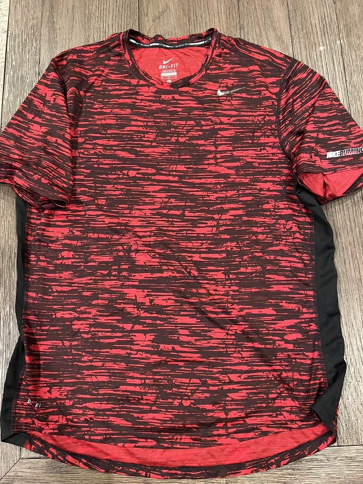 Camisa para correr para hombre Nike de malla transpirable fresca viento en cola roja Miler negra mediana Foto 1 de 1