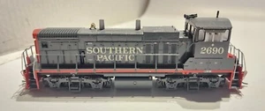 Atlas Master Silver Series HO Scale MP-15DC Locomotive Southern Pacific #2690 - Picture 1 of 10