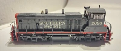 Atlas Master Silver Series HO Scale MP-15DC Locomotive Southern Pacific #2690 - Image 1 of 4