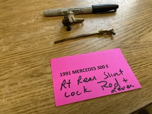 86-95 MERCEDES 300 E RIGHT Passenger Side Rear DOOR Lock Lever Short ROD Link - Picture 1 of 9