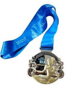 Walt Disney 2020 Disney Princesa Media Maratón 13,1 millas Medalla Cenicienta (A3) - Imagen 1 de 2