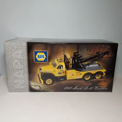 First Gear 49-0013 1:25 1960 Mack B-61 Wrecker - NAPA - *** NEW IN BOX *** - Image 1 of 4