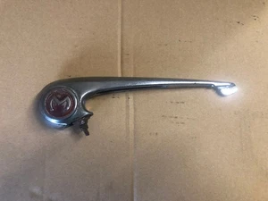 MORRIS MINOR 1000 MOTORHAUBE VORNE CHROM M FLASH EMBLEM GRIFF BADGE GEBRAUCHT - Bild 1 von 11