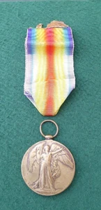 WW1 VICTORY MEDAL WITH ORIGINAL RIBBON NAMED TO THE ROYAL ARTILLERY - Picture 1 of 7