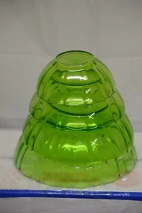 SET OF 4 GREEN GLASS NESTING SERVING BOWLS SCALLOPED RIM NO CHIPS - Picture 1 of 3