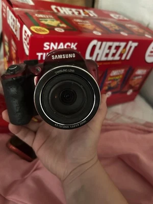 Цифровая камера Samsung серии WB WB1100F 16,2 Мп - красная для чтения стола  - Изображение 1 из 2