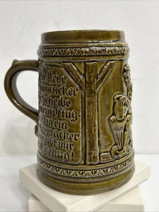 Taza de piedra de cerveza de gres marrón vintage - diseño de relieve de escena de taberna - Imagen 1 de 8