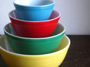 Vintage alte Pyrex Primärfarbe Rührschüsseln Set 4 Glas gelb rot blau grün - Bild 1 von 18