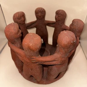 MEXIKANISCHER TON FREUNDESKREIS MIT SIEBEN FREUNDEN/TÄNZERN 10" KERZENHALTER - Bild 1 von 7