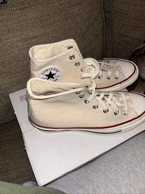 Converse Mens 6 Woman’s 8 All Star Chuck Taylor - Image 1 of 4