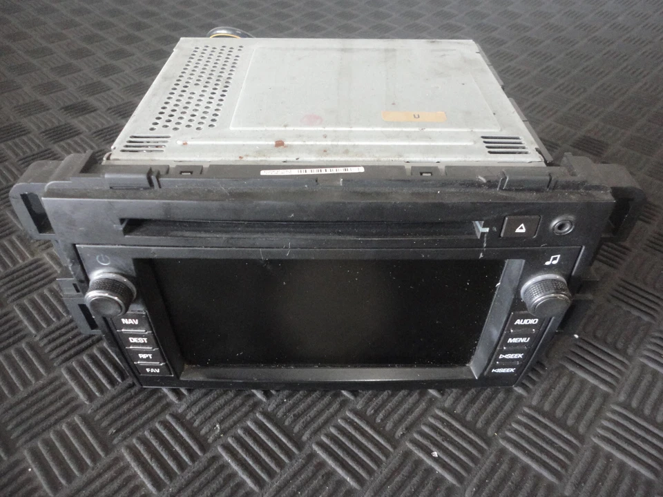 2009 CHEVY TRAVERSE BUICK ENCLAVE AM/FM CD AUX NAVIGATION RECEIVER OPT U3R - Image 1 of 4