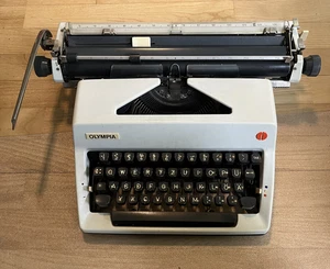 Machine à écrire Olympia SM9, années 70, très bon état, entièrement fonctionnelle - Photo 1/4