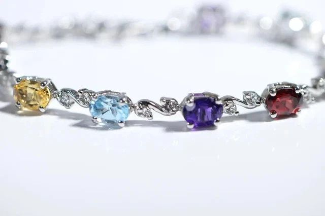 Brazalete Tenis Multicolor 9Ct Corte Ovalado Creado en Laboratorio Chapado en Oro Blanco 14K Plateado Foto 1 de 4