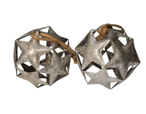 Menge 2 Vintage rustikal geschnitten Sterne Metall 4,5" Kugel Ornamente primitives Aluminium - Bild 1 von 22