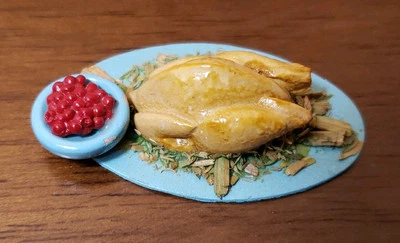 VINTAGE ARTISAN MADE PLATTER WITH TURKEY AND CRANBERRY MINIATURE DOLLHOUSE  - Image 1 of 4