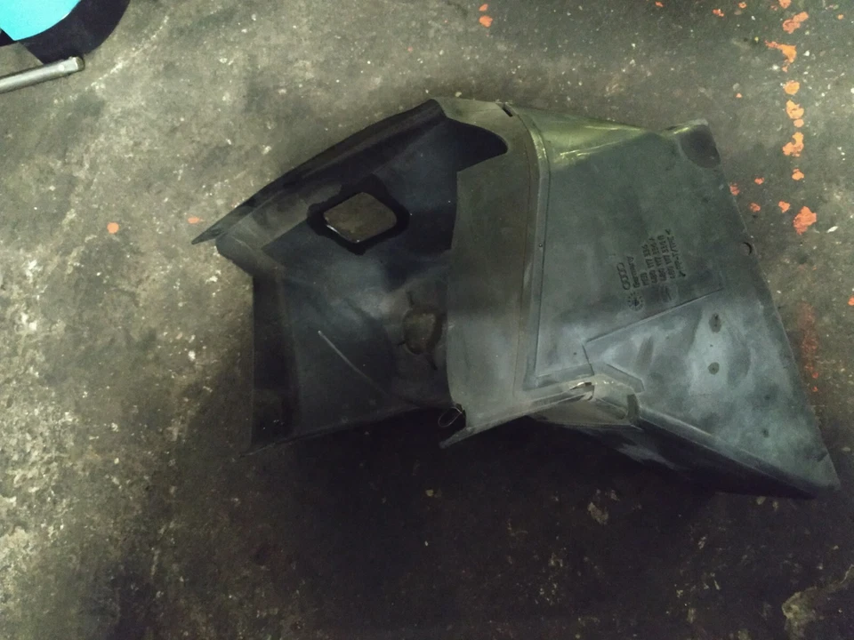 1x Audi A6 4B V6 2,7 Ladeluftkühler Verkleidung vorne rechts 4B09117336A Halter - Bild 1 von 1