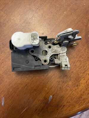 02-09 2003 CHEVROLET TRAILBLAZER REAR PASSENGER DOOR LOCK ACTUATOR LATCH OEM - Image 1 of 4