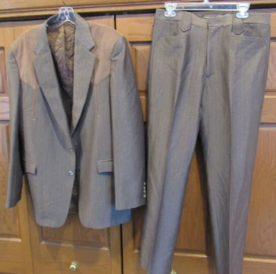G2U Sheplers Western Marrón Tonos Blazer Chaqueta Pantalones Hombre Traje 44 Largo EE. UU. EN MUY BUENA CONDICIÓN Foto 1 de 4