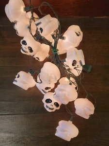 VTG SKULL Skeleton HALLOWEEN 10 STRING LIGHT SET BLOW MOLD HEAD GREEN READ - Picture 1 of 6