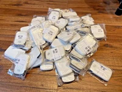 BlackBerry Genuine Leather Pocket Pouch White Case HDW-48096-002 New Sealed - Image 1 of 4