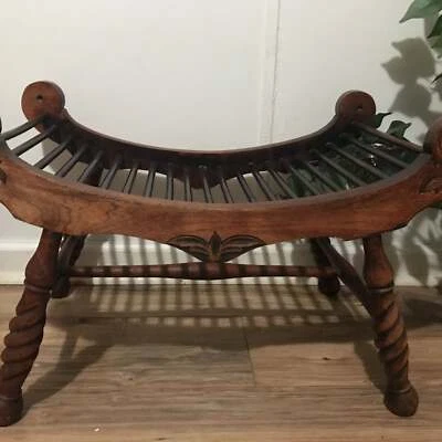 Taburete victoriano tallado hombre verde caoba Foto 1 de 3