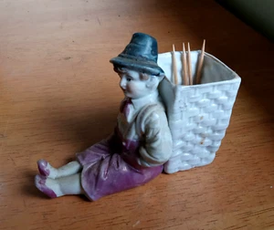 1890s AUSTRIAN BOY WITH WICKER BASKET CUTE FIGURAL CERAMIC TOOTHPICK HOLDER - Picture 1 of 10