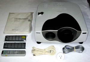 SONY VPL-VW11HT - LCD Projector - 1000 Lumens - Movie - Video - VGC - Picture 1 of 1