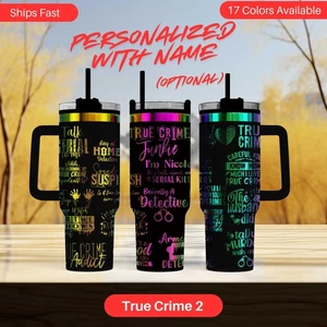 Personalisierter True Crime Becher, 40 Unzen Isolierbecher mit Henkel, True Crime Geschenk - Bild 1 von 10