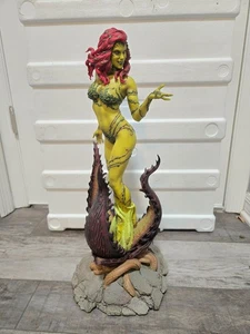 DC Comics Sideshow Collectibles Premium Format Figure Statue Batman Poison Ivy - Picture 1 of 13