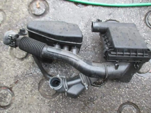 TOYOTA Prius 2009 DAA-ZVW30 Air Cleaner Assembly 1770037250 [Used] [PA64859834] - Image 1 of 1