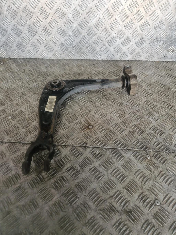 BRAS DE SUSPENSION AVANT GAUCHE (TRIANGLE) Peugeot 407 SW (6E) #92116448 - Photo 1/1