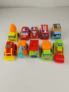 Pull Back & Go Cars Camion Lotto di 10 Costruzioni Polizia Soccorso Circo con Volti - Foto 1 di 13
