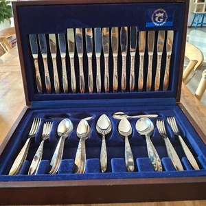 GROSVENOR TIMBER CASED 58 piece canteen of silver cutlery-never used like new - Picture 1 of 6